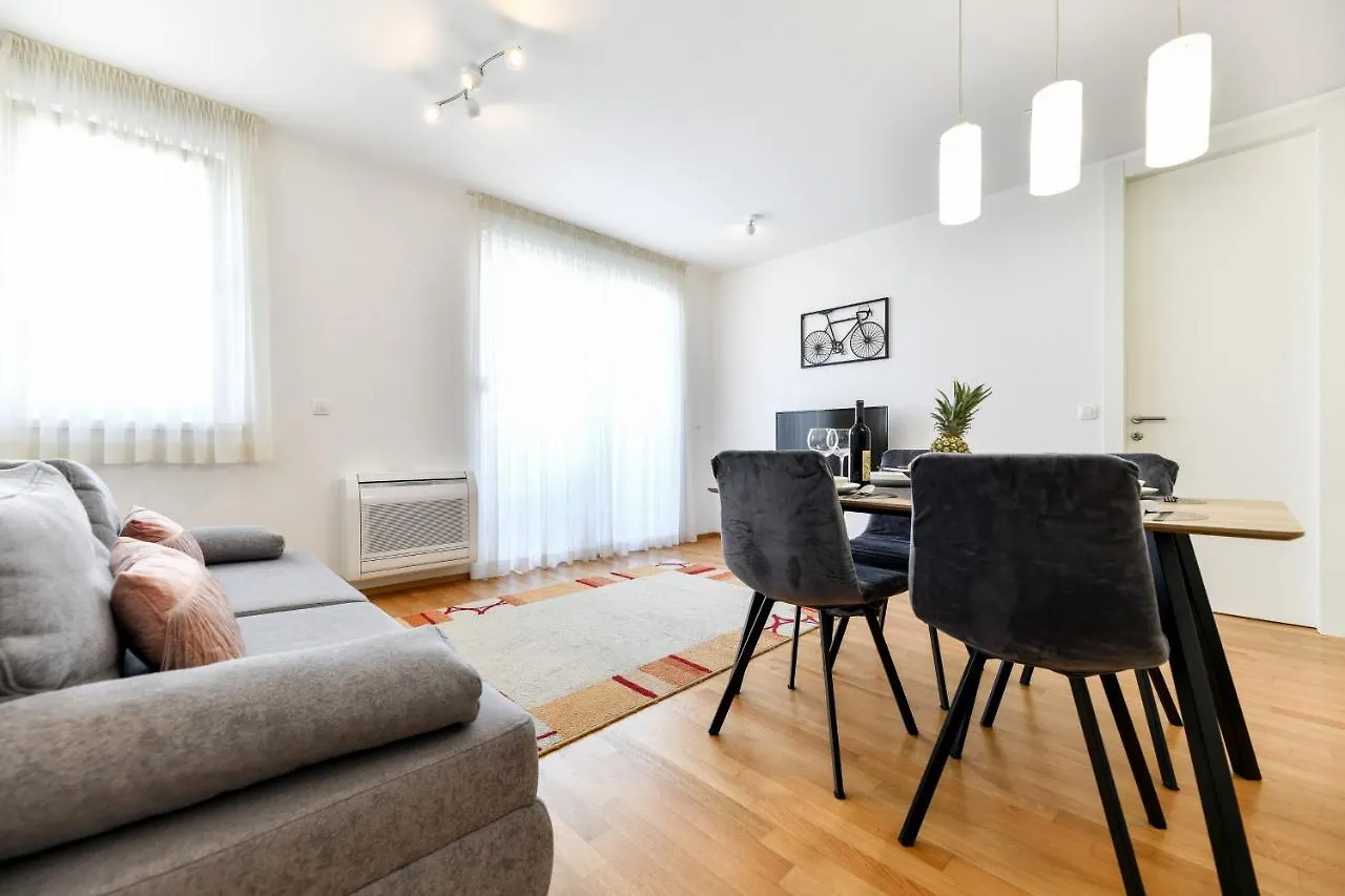 Modern Apartment For 2025' Vacation In Zadar 0*,