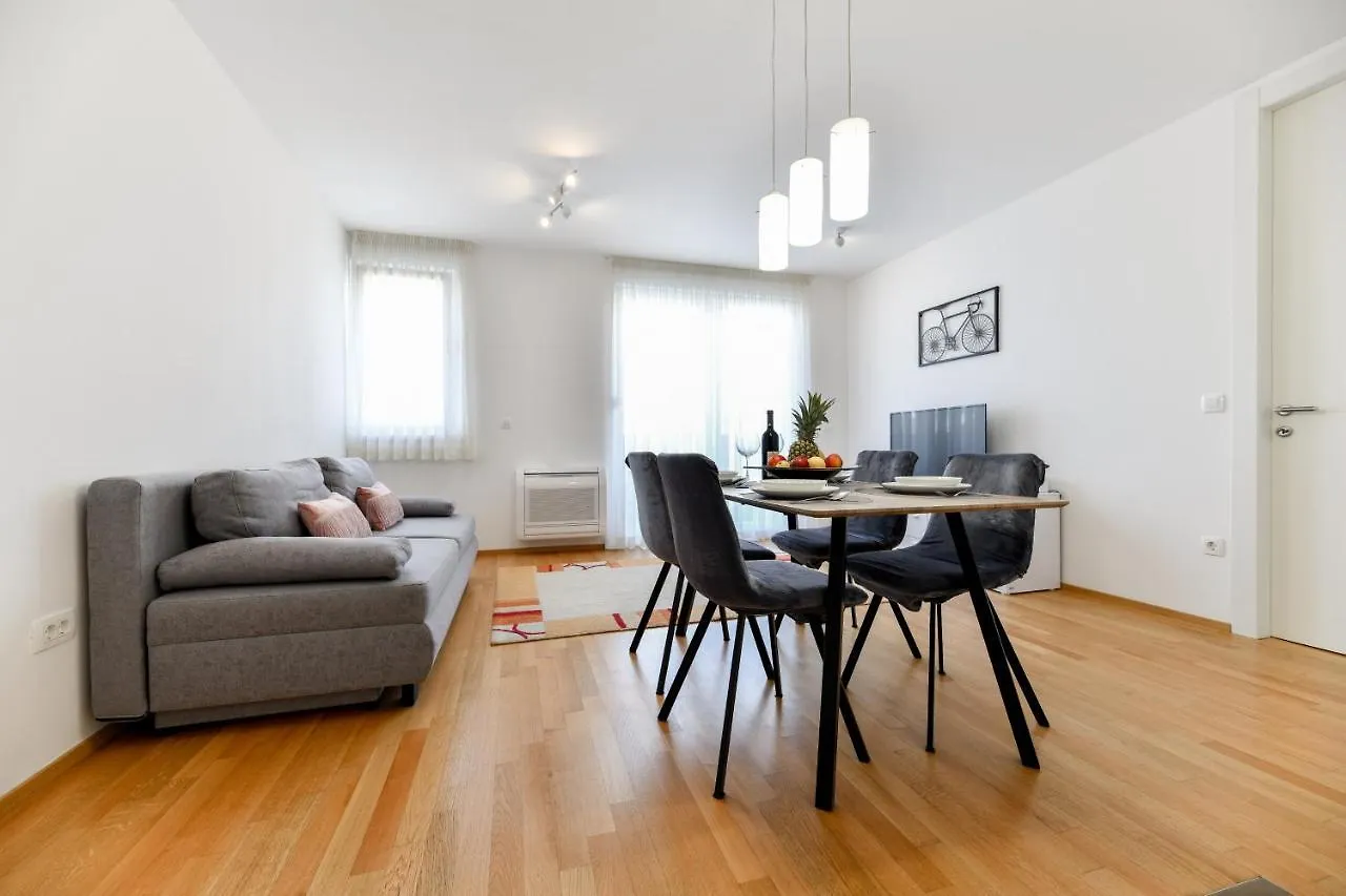 Modern Apartment For 2025' Vacation In ザダル